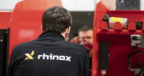 Bij Rhinox wordt gewerkt aan een nieuwe hoogwerker